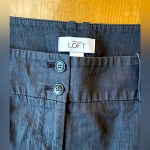Ann Taylor LOFT size 6 double buttoned shorts.